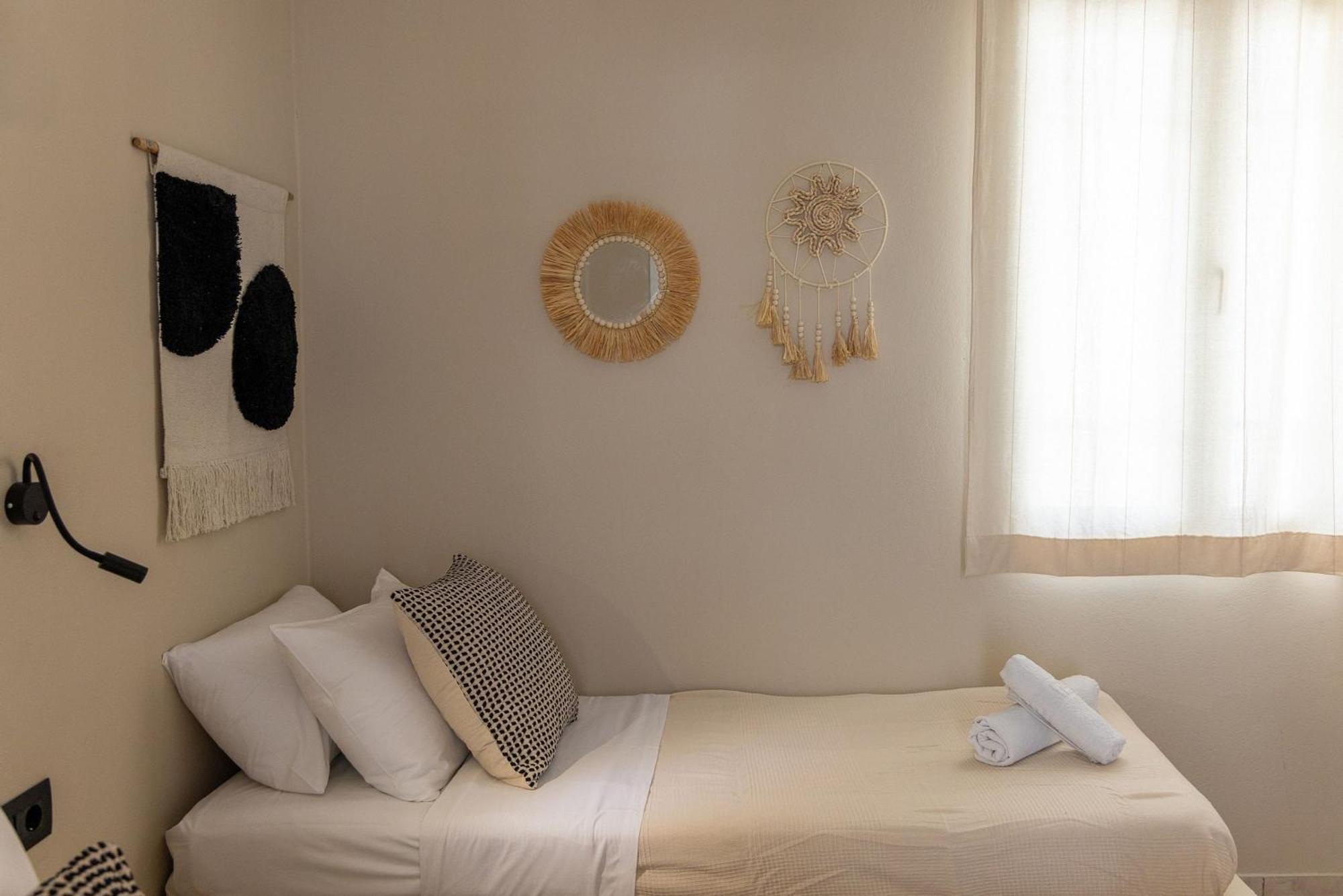 Noe Rooms In Center Of Tinos Exterior photo