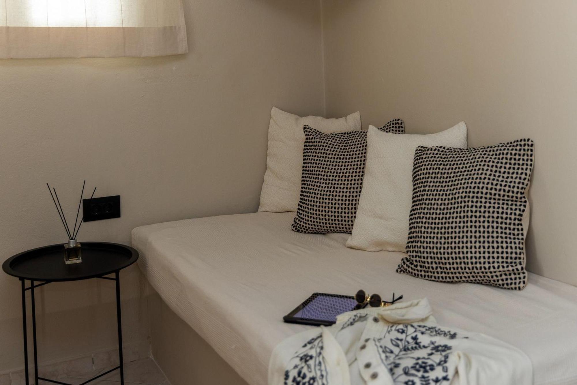 Noe Rooms In Center Of Tinos Exterior photo