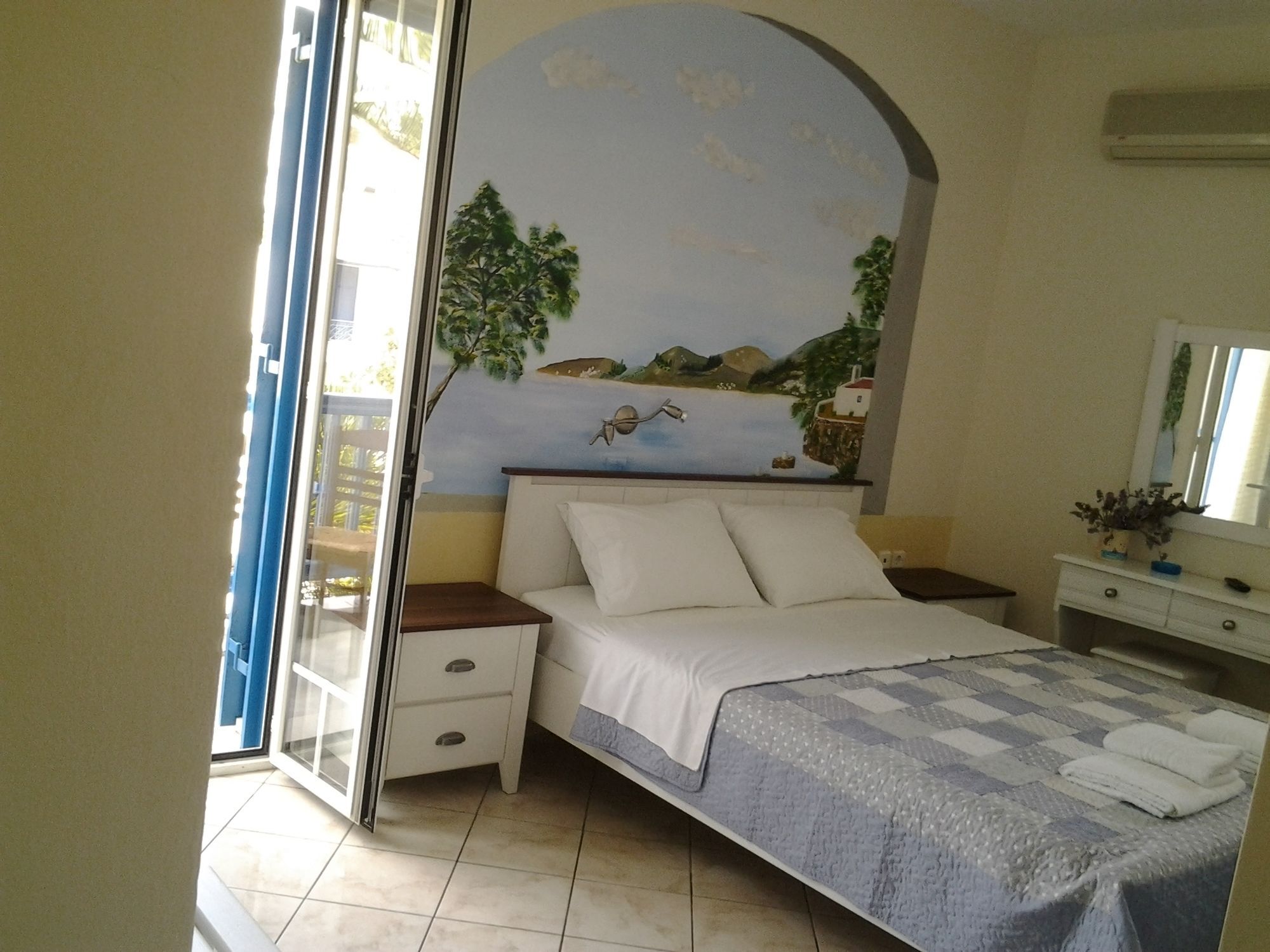 Noe Rooms In Center Of Tinos Exterior photo